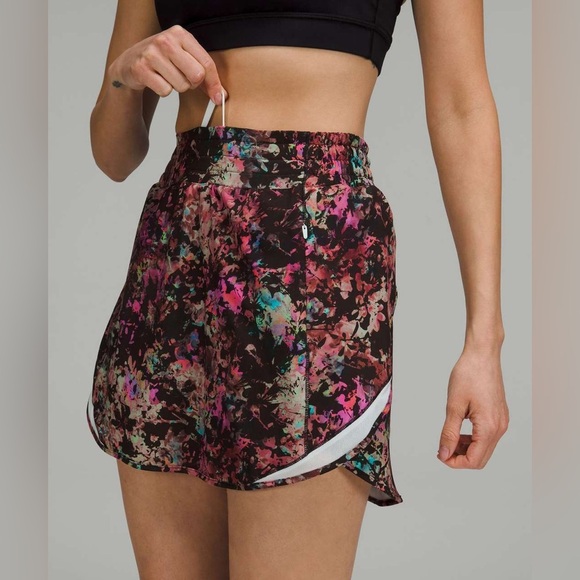 Lululemon Hotty Hot High-Rise Skirt in Stencil Blossom Red Multi / Sheer Blue 2 - Picture 4 of 11